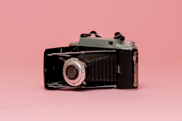 Preview: Papier-Fotohintergrund-Rosa-Superior-2,00x11m-auf-Pappkern
