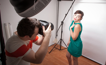 Preview: Weißer Studiohintergrund aus Papier von Savage (Farbcode 01)